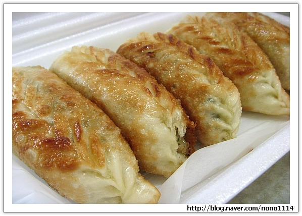 후야네손만두 이미지
